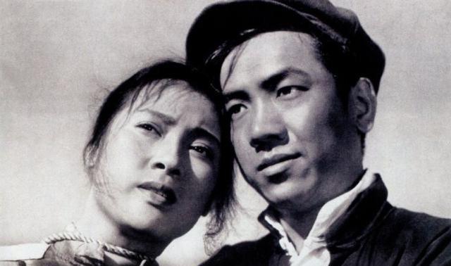 96岁秦怡近照，照顾瘫痪丈夫二十余年，如今满头白发却为戏染发！