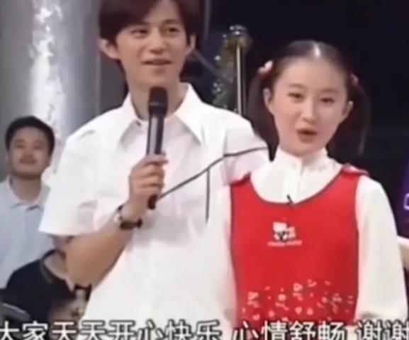 赵薇黄晓明吴京（明星首上快本青涩照）(24)