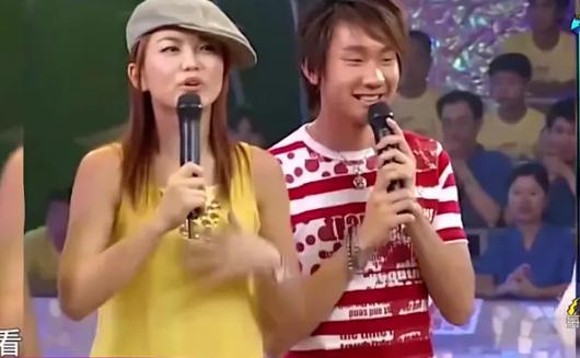 赵薇黄晓明吴京（明星首上快本青涩照）(1)