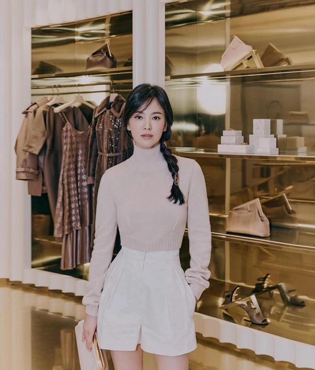 刘亚仁女朋友(宋慧乔刘亚仁他们的关系堪比灵魂伴侣)