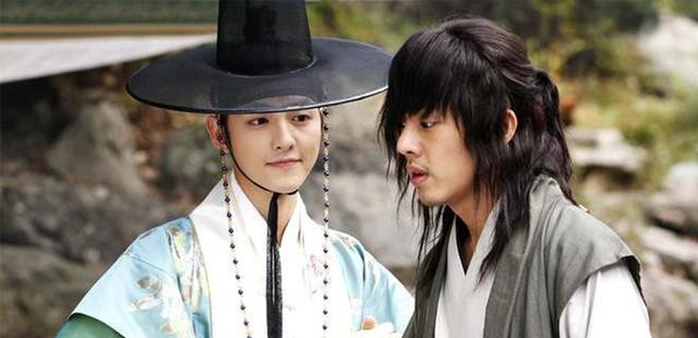 刘亚仁女朋友(宋慧乔刘亚仁他们的关系堪比灵魂伴侣)