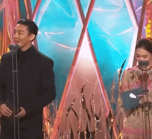 刘亚仁女朋友(宋慧乔刘亚仁他们的关系堪比灵魂伴侣)