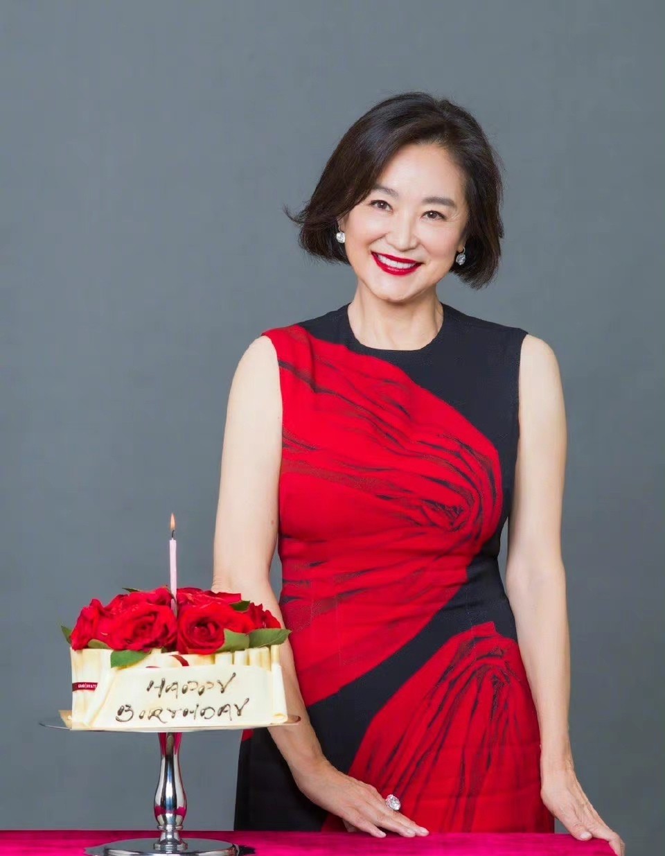 林青霞真是优雅到骨子里（林青霞近照依旧优雅高贵）