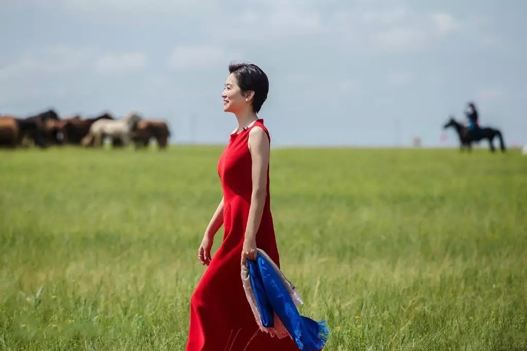 林青霞真是优雅到骨子里（林青霞近照依旧优雅高贵）