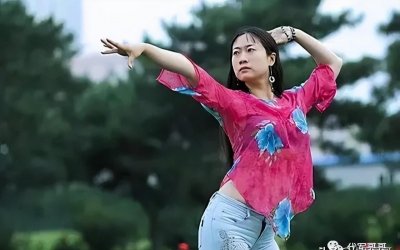 ​芙蓉姐姐近照(网红鼻祖芙蓉姐姐最近的照片）