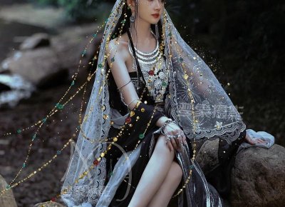 ​妻子接瘫痪的丈母娘过来养老，我不吭声，母亲偷偷叫我进她房间