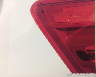 ​奔驰车尾灯内有一只苍蝇  车主索赔76万余元