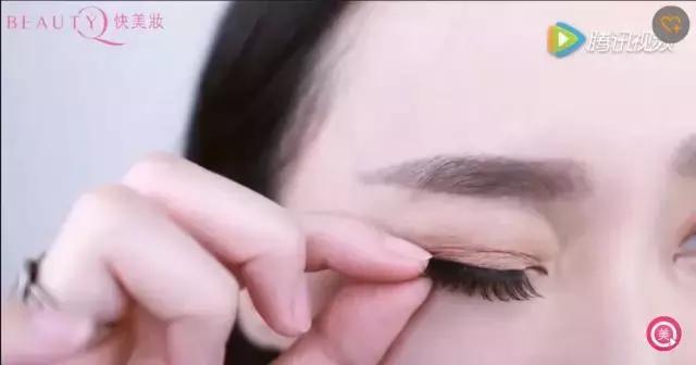 新手怎么贴假睫毛啊(最全的贴假睫毛的图文篇)(10)