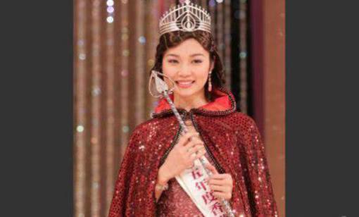 黄有龙为什么和她离婚了？看了赵薇，大家就有了答案