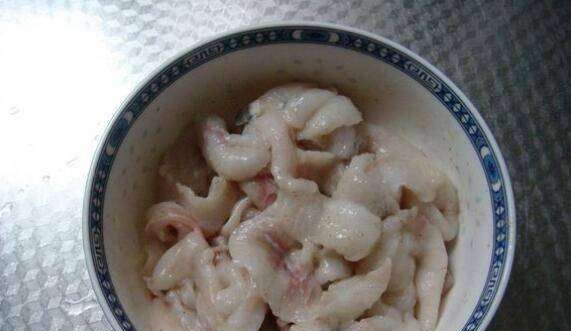 做鱼前腌鱼放什么调料,做鱼前怎么腌鱼入味要多久图5