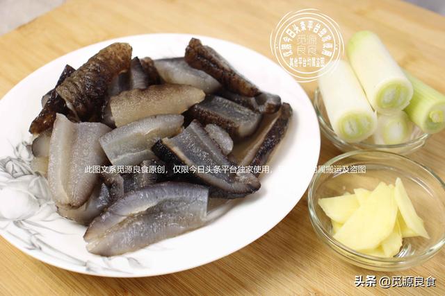 家常葱烧海参做法窍门（葱烧海参要不要焯水后红烧）(4)