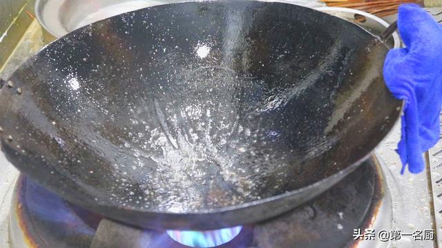 教你怎么做青椒炒牛肉（大厨教你做青椒炒牛肉好吃下饭的诀窍）(17)