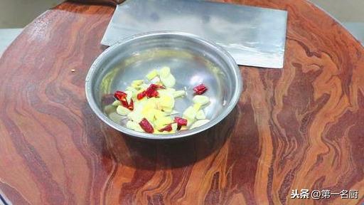 教你怎么做青椒炒牛肉（大厨教你做青椒炒牛肉好吃下饭的诀窍）(10)