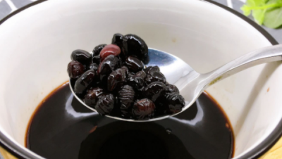 ​醋泡黑豆会不会过期,我泡了三年的陈醋泡黑豆还能吃吗