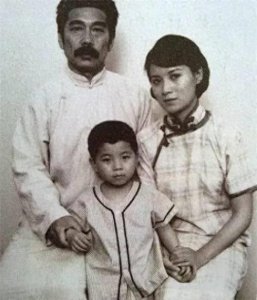 ​师生恋意外怀孕，堕胎时发现是双胞胎，家喻户晓的女儿差点没保住