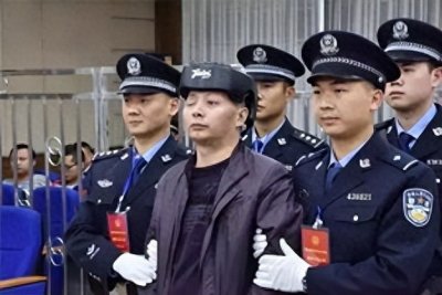 ​内蒙古警察枪击案：故意杀人罪改伤害罪，刑期四年