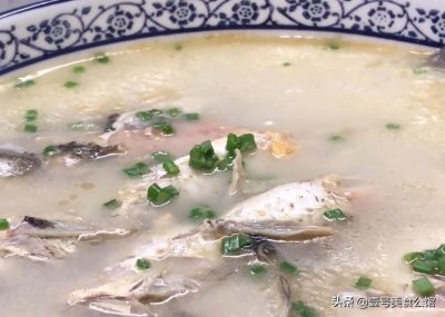 鲫鱼这样炖汤才好喝,汤汁奶白如牛奶,鲜香味美无腥味,真不错