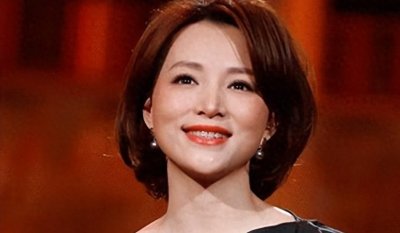 董卿早年旧照曝光!圆脸、大龅牙、尖嘴猴腮,反而是老了更漂亮!