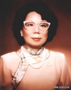 香港第一钟表富商千金庄月明,31岁下嫁李嘉诚,风光半生凄惨离世