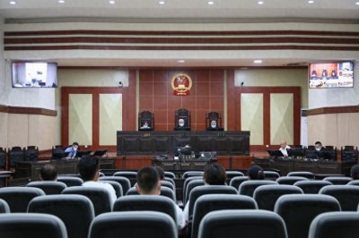 张加爱 : 喜欢在2000平别墅里泡温泉 , 被判死刑后情绪失控供出保护伞