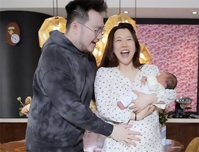 “宋丹丹儿媳”王博谷:嫁小7岁巴图生两子,婆婆把我宠成小公主