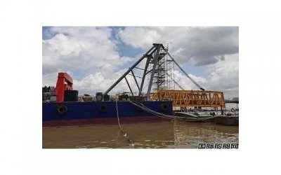 ​男同桌把我带到家里 我知道了他隐瞒许久的秘密