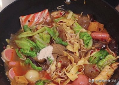 ​在家教你做好吃的麻辣烫，鲜辣味美，食材丰富，不错的家常美食