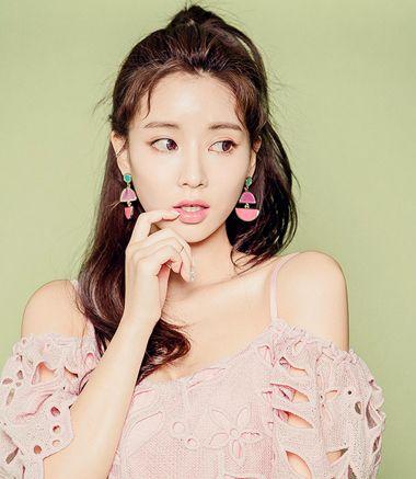 怎么梳一个简单又好看的发型（9款步骤很简单的梳发发型）(6)