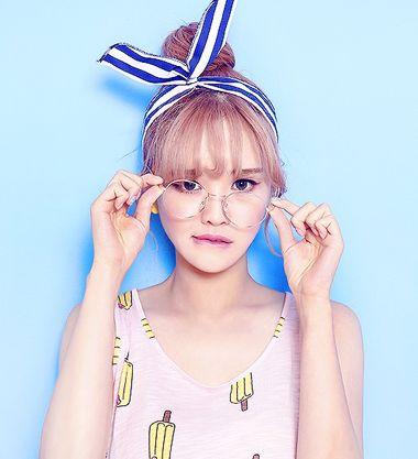 怎么梳一个简单又好看的发型（9款步骤很简单的梳发发型）(8)