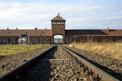 ​14个月屠杀3万人，奥斯维辛集中营的女魔头，刽子手格丽斯