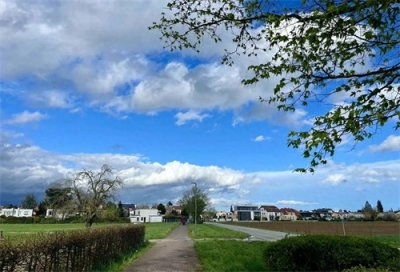 ​投资中的逆向思考，买入价格决定安全边际。大道至简，知难行易。