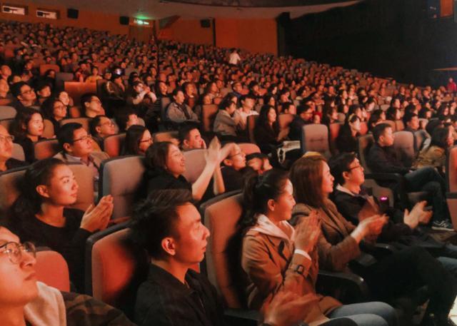 《相声有新人》选手陈印泉窦晨光等齐聚相声新势力,深圳演出成功