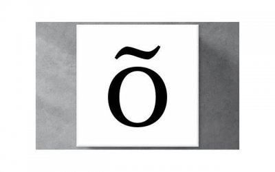 ​将头发撩到耳后