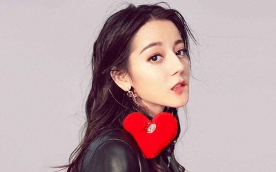 ​昔日“央视一姐”曹颖，为何嫁给没名气的王斑，还要为他生孩子？