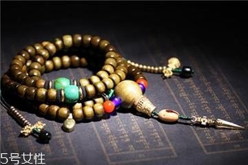 金丝楠木手串变黑了怎么办 让金丝楠木恢复光彩 金丝楠木手串变黑了怎么办 让金丝楠木恢复光彩