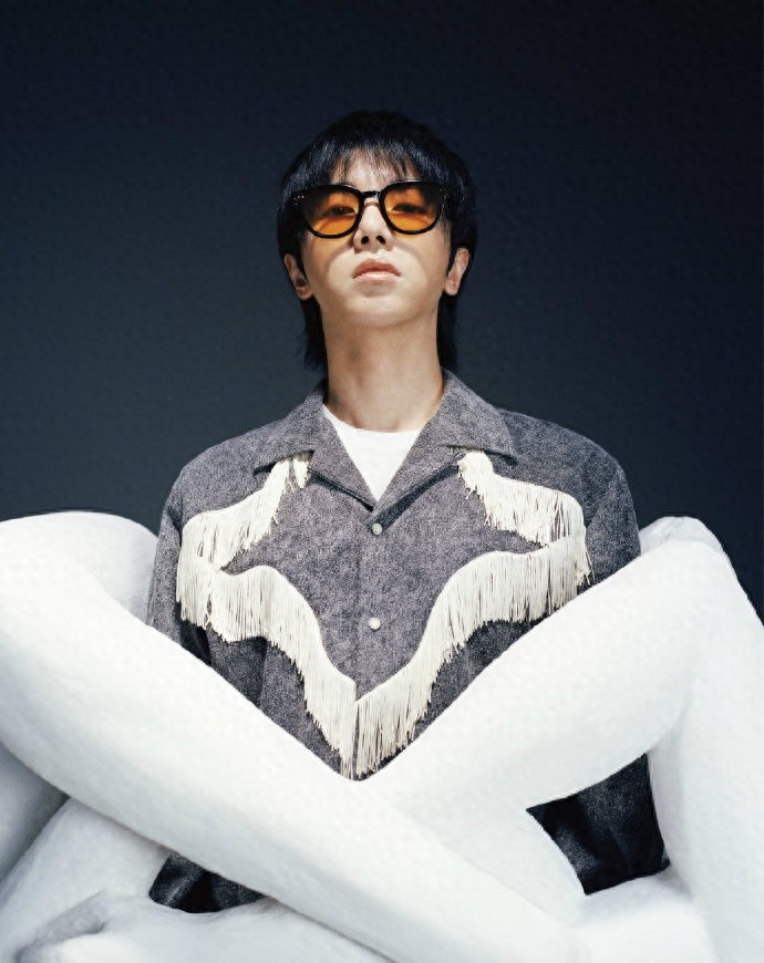 华晨宇写真大片,矜贵又帅气,每一张都要细品