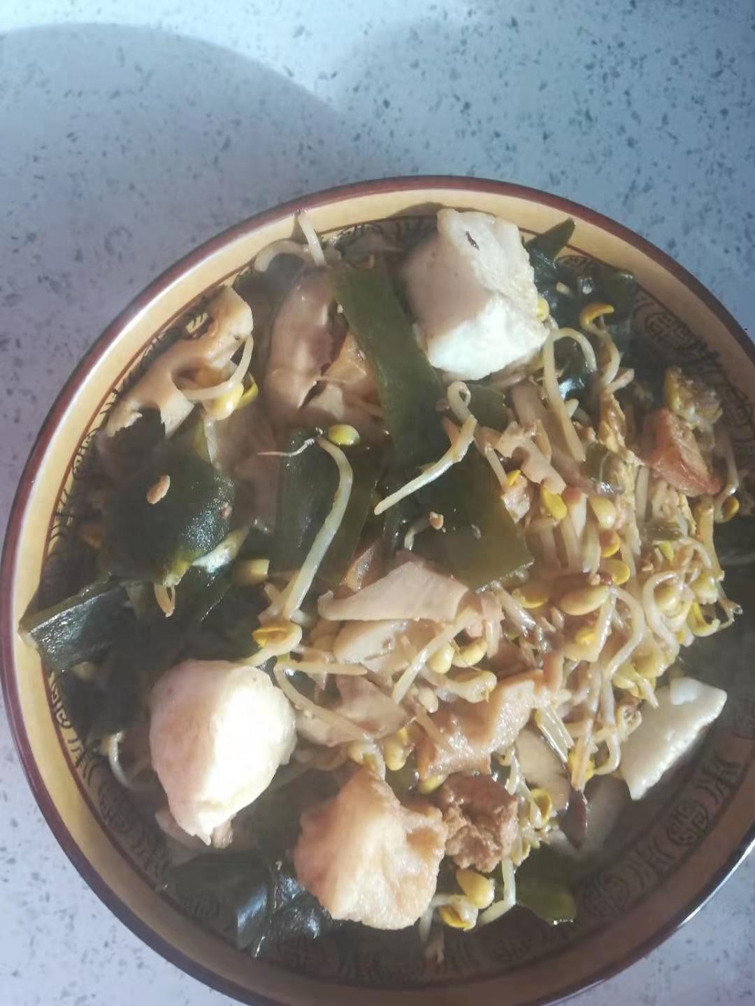 寒冷冬季为家人做碗烩菜吧，简单营养美味，全家吃得饱饱