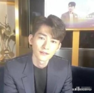 ​张翰直播变翻车现场, 疑忘开美颜面部扭曲, 黑眼圈超重尽显老态