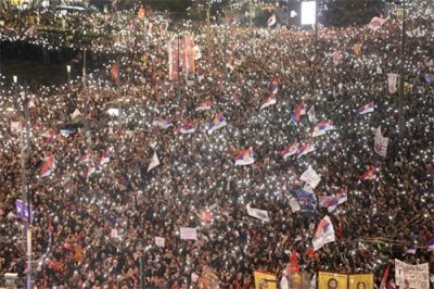 ​贝尔格莱德：一场政治博弈瞬间变成了行为艺术展