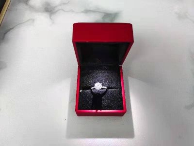 ​一天用一百元折一颗“心”101颗心代表一心一意！郑州这个小伙的求婚礼物很特