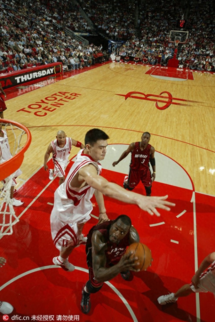 姚明奥尼尔入选名人堂 重温经典“姚鲨大战”