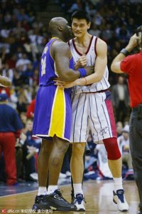 ​姚明奥尼尔入选名人堂 重温经典“姚鲨大战”
