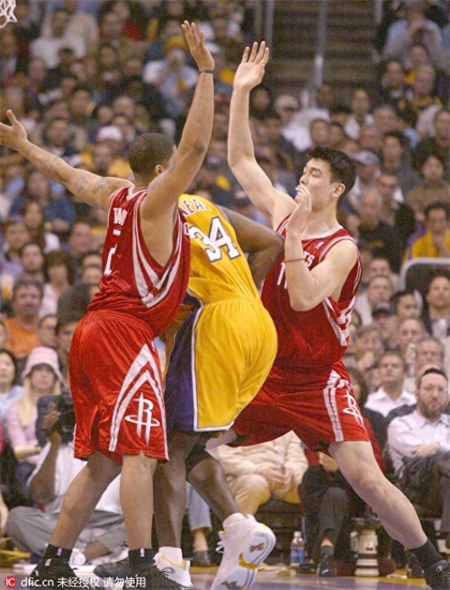 姚明奥尼尔入选名人堂 重温经典“姚鲨大战”