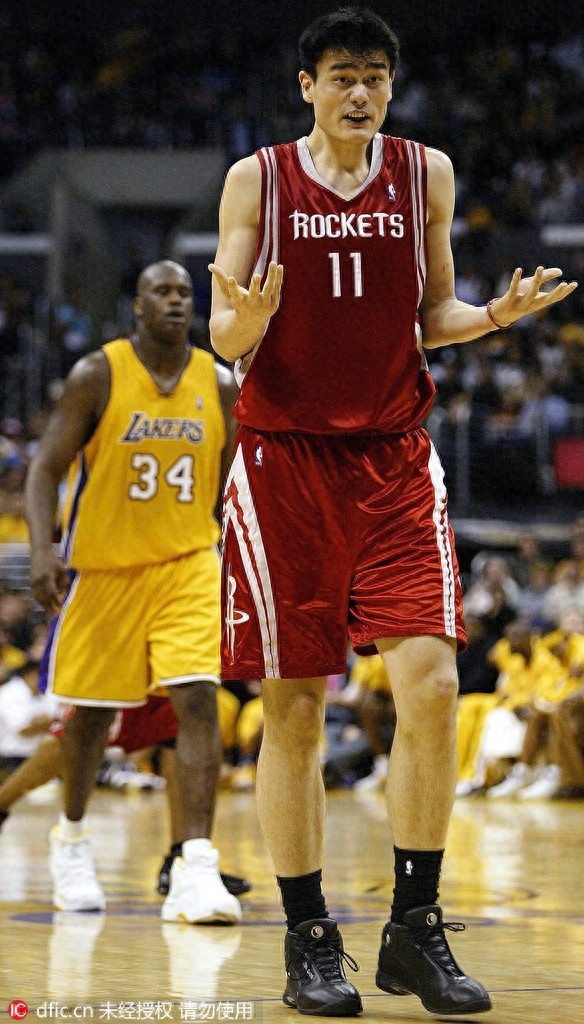 姚明奥尼尔入选名人堂 重温经典“姚鲨大战”