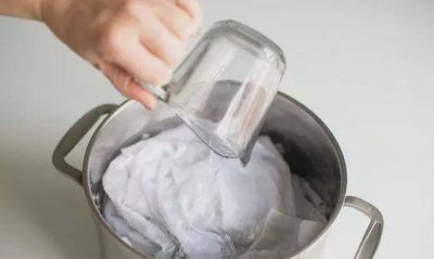 ​衣服被漂白水烧黄怎么恢复,漂白剂把衣服弄黄了还能恢复吗