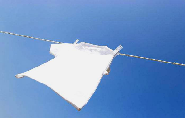 衣服被漂白水烧黄怎么恢复,漂白剂把衣服弄黄了还能恢复吗图3