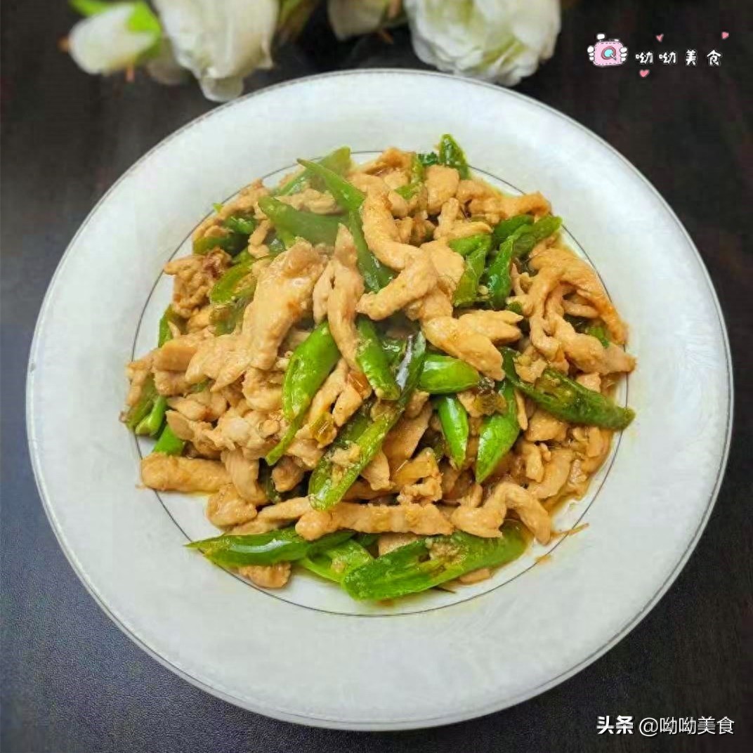 最最接地气的做法，线椒炒鸡丝，滑滑嫩嫩，辣的直想掉眼泪