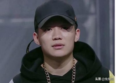 ​PGone与李小璐分手后发新歌提“圣诞夜”，评价质疑大过夸奖